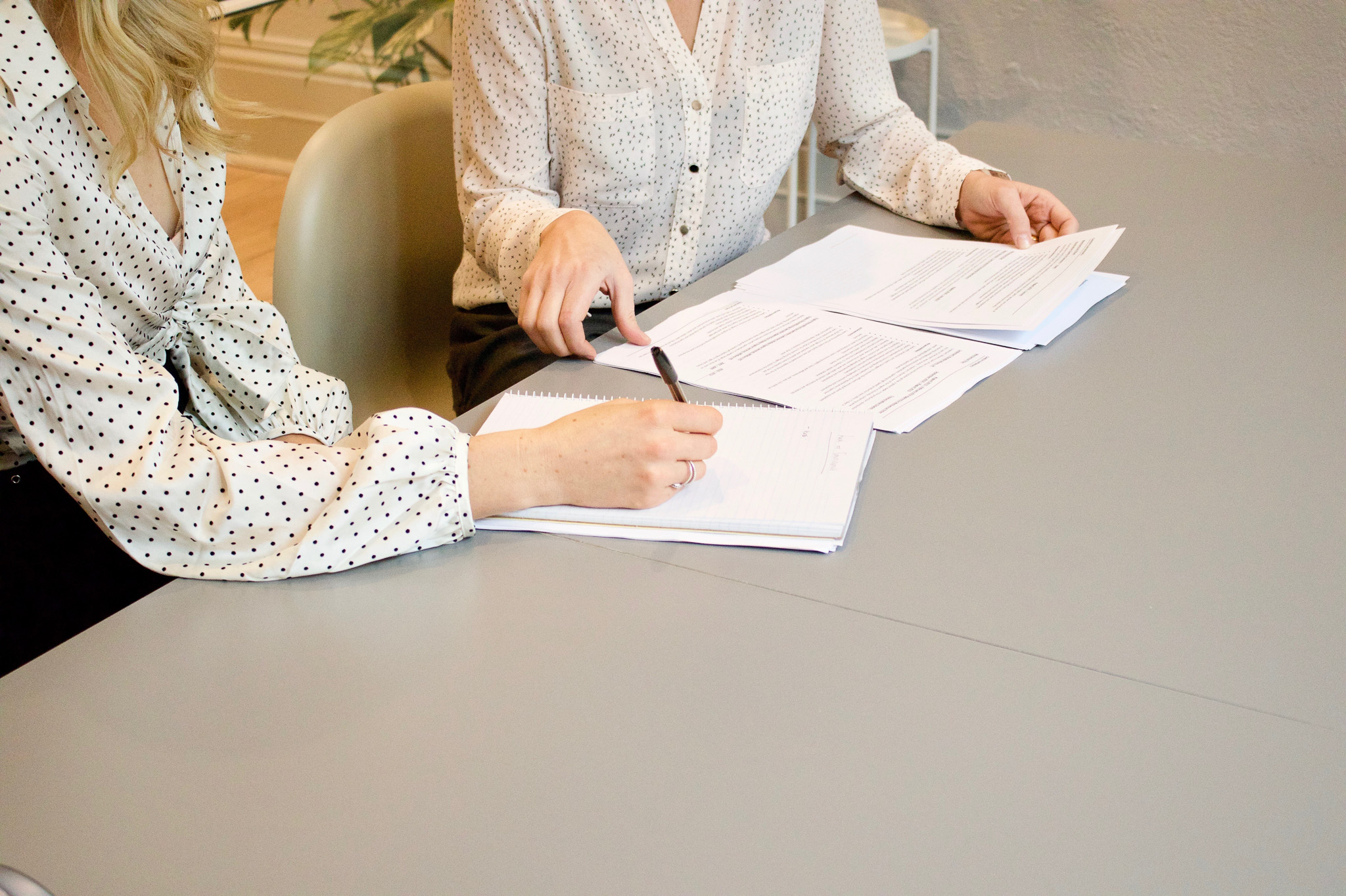Employees or VAT number in Belgium? Duty to declare because of Belgian establishment?!